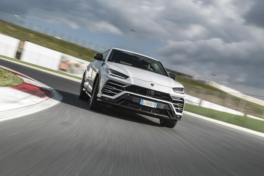  Lamborghini Urus Shiny Black Package 2018 года  (фото 18 из 40)